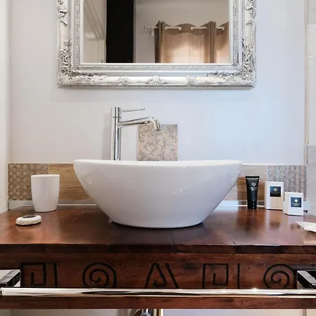 Radici Di Luna Exclusive Design بيت ضيافة كاستيلساردو